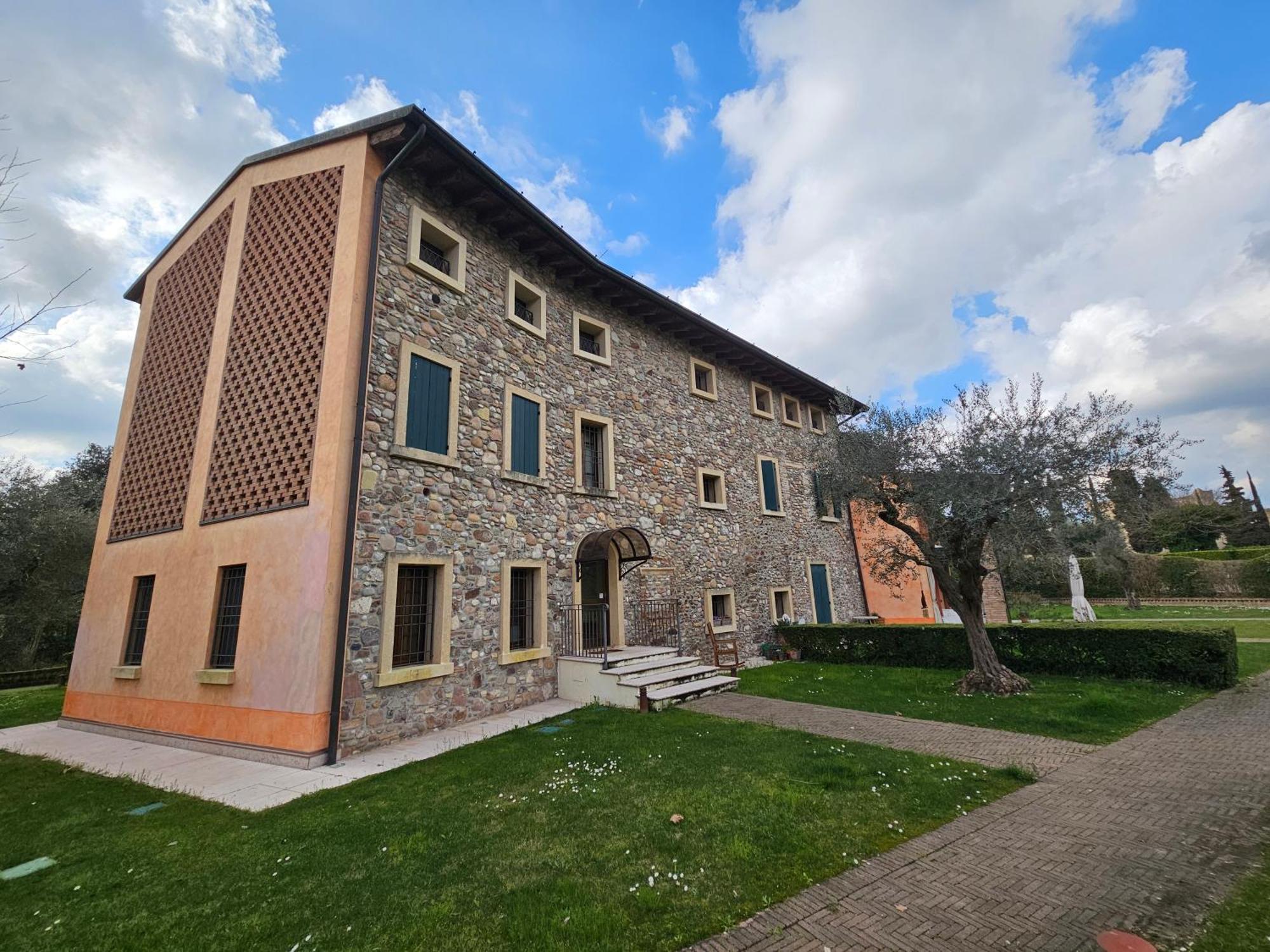 Corte La Guarnigione Valeggio sul Mincio Exterior foto