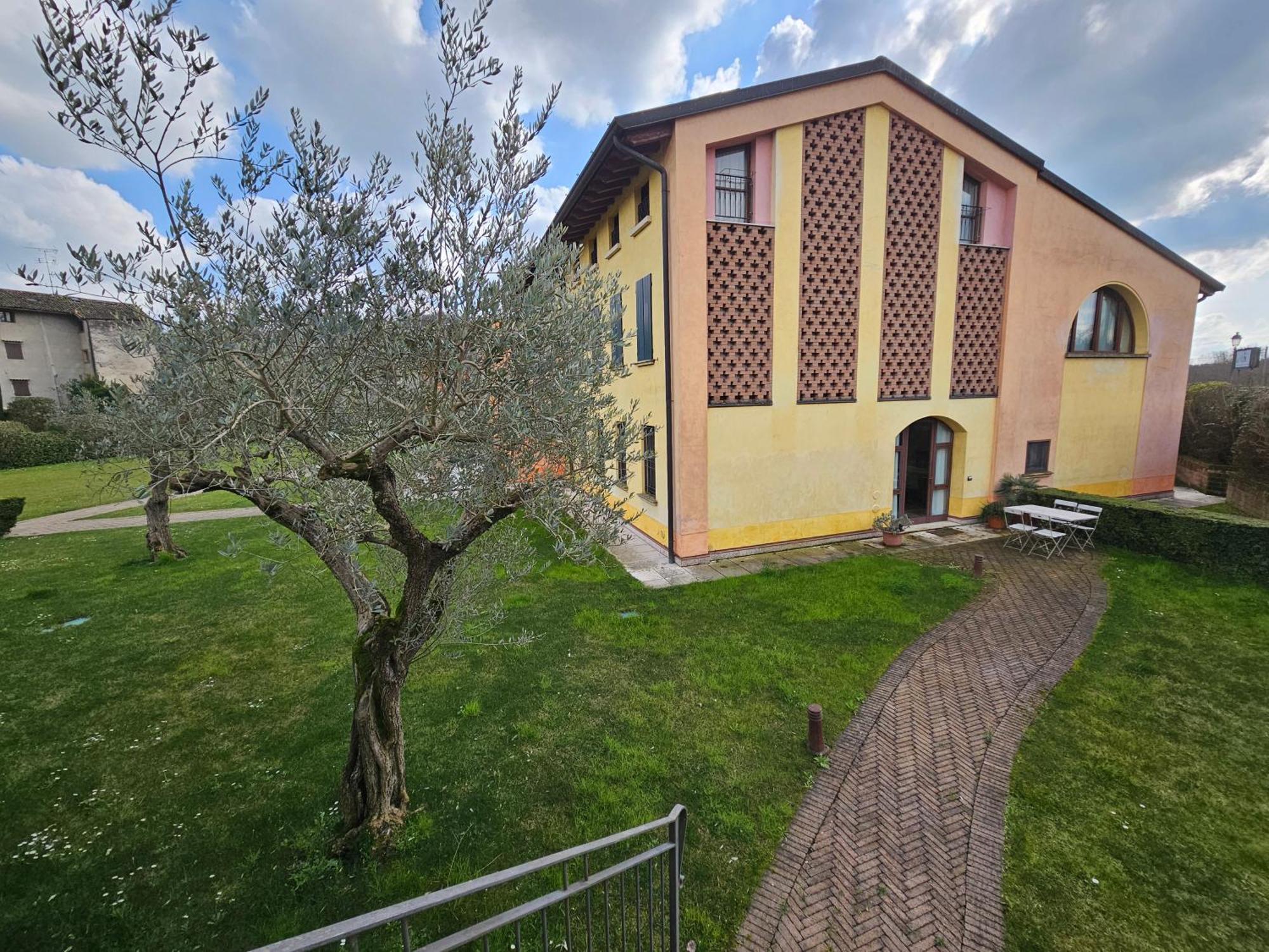 Corte La Guarnigione Valeggio sul Mincio Exterior foto