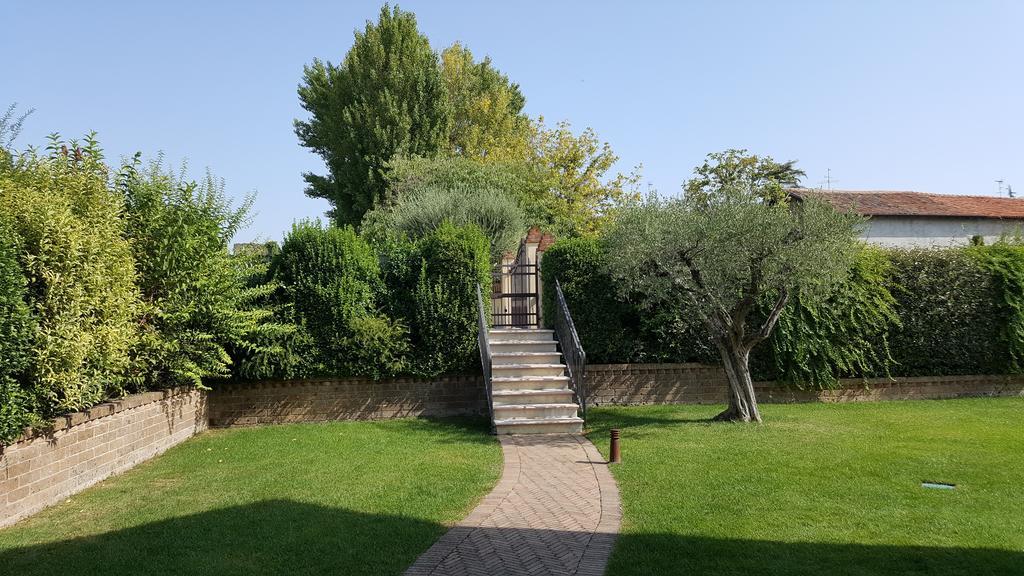 Corte La Guarnigione Valeggio sul Mincio Exterior foto